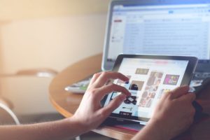 Social Media is a great platform for businesses to market themselves, and writing good posts is a great way of doing so! (Common Writing Mistakes)